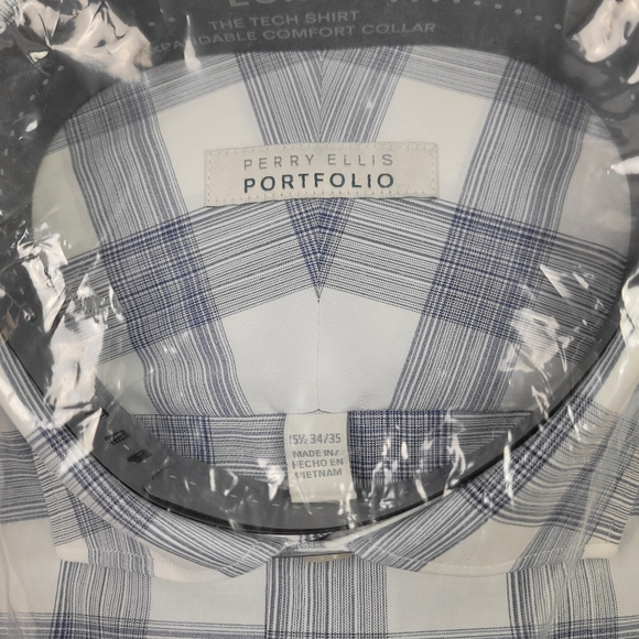 --SOLD---Perry Ellis Portfolio Tech Shirt Travel Button up - Picture 3 of 4